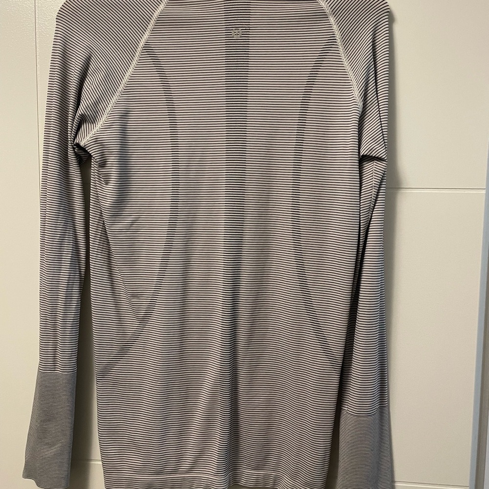 Lululemon Athletica Gray and White Long Sleeve Tee - Picture 2 of 3